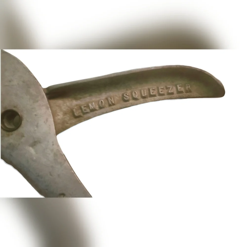 VINTAGE Lemon (or lime) Squeezer.